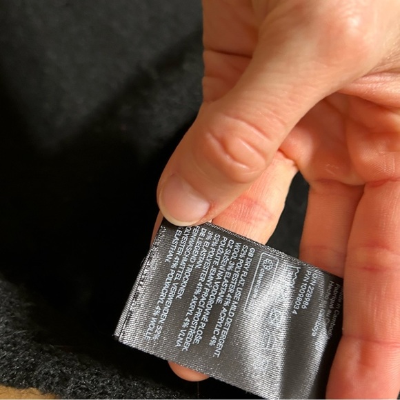 H&M Sz S Black Relaxed V Neck Sweater - Picture 8 of 8